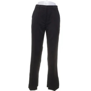 Kostymbyxor NAKD - Kostymbyxor från NAKD som är svarta samt raka i benen. Passar dig som är ca 165-170 cm.