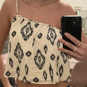 Zara topp - Skitsnygg topp från zara som inte kommer till användning, använd en gång! 