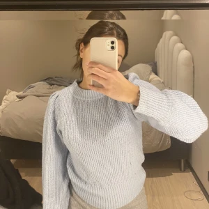 Stickad tröja - Superfin tröja från MONKI i xs. Kommer tyvärr inte till användning. 