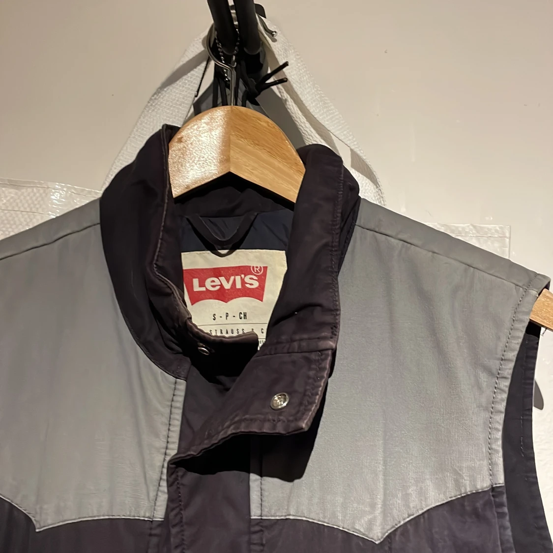 LEVI’S VÄST  - 91