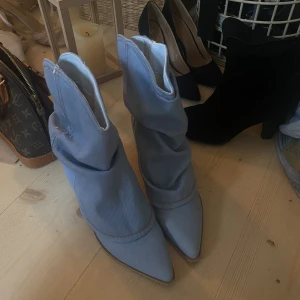 Boots - SUPER snygga!!! Köpt i lodon för ungefär 1200
