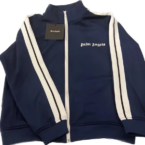 Palm angels tröja - Palm angels tröja i superfint skick! Ställ frågor vid funderingar, authentic check, mer bilder osv 😊 Pris kan diskuteras vid snabb affär 