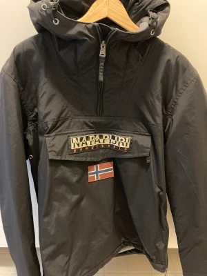 Vinterjackor - Tre fina jackor peak performance stl s / napapirji stl L och 8848 stl s 