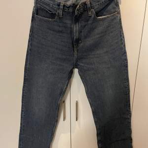 Oanvända jeans från levi i stolen 34x34.