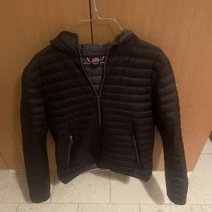 Colmar jacka - Säljer nu denna Colmar jacka i extremt bra skick. Storlek S. 1100kr
