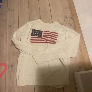 Stickad gant flagtröja  - Som ny tvättas innan jag postar nypris 969kr mitt pris 500kr kontakt mig vid mer frågor elr mer bilder 