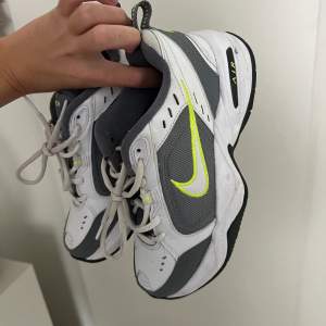 Supersnygga Nike skor, säljs då de inte kommer till användning❤️ endast använda ett fåtal gånger! 