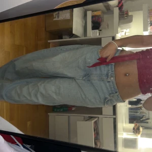 baggy jeans - Snygga baggy jeans från ginatricot! Kommer tyvärr inte till användning. Pris kan diskuteras och fråga bara om fler bilder om de behövs❤️