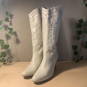 Stövel med klack - Jätte finna stövlar med klack perfekt för utgång💕