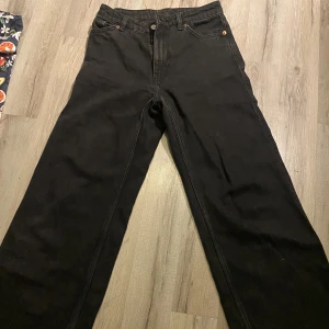 Jeans (monki) - Ett par jeans från monki som nästan är helt oanvända och säljer pga att jag inte använder dem