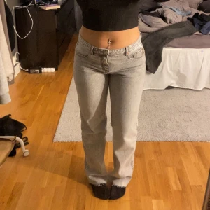Jeans - Snygga jeans köpta på Zalando. Säljer då de inte passar mig längre 💗