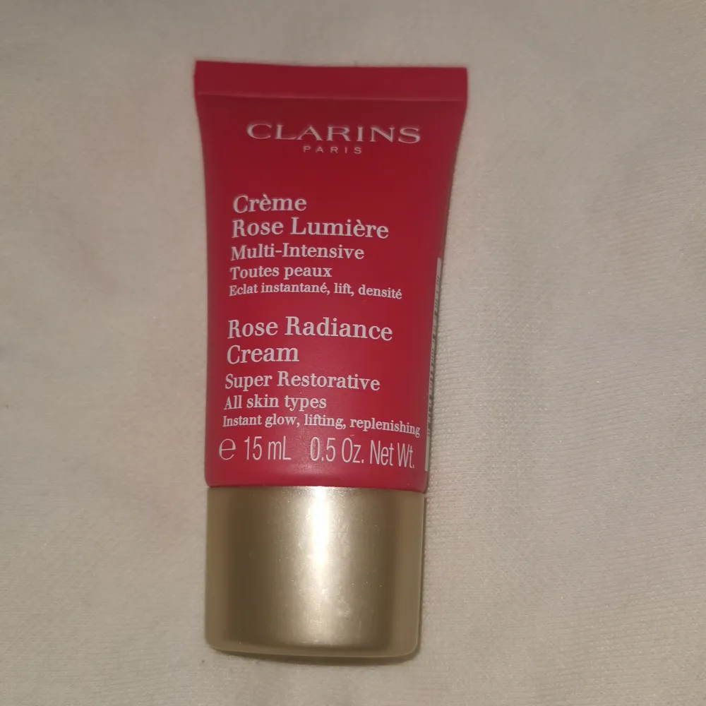 Clarins  Super Restorative Rose Radiance Day Cream 15ml Helt ny plomberad . Övrigt.