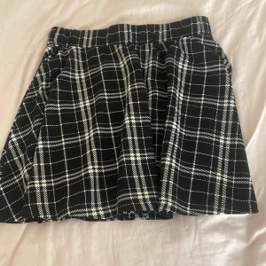 Kjol - Kjol - aldrig använd.