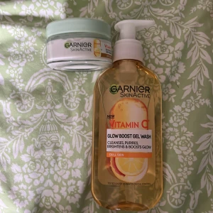 Ansiktstvätt + fuktkräm  - Garniers vitamin c Ansiktstvätt och moisturizer! De är endast testade och som nya☺️