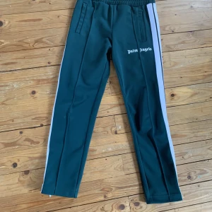 Gröna palm angels byxor - Bra skick