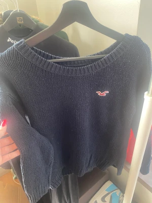 Stickad tröja - Stickad marinblå tröja från hollister