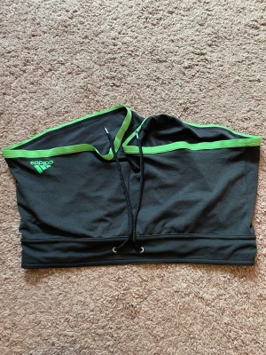 Luftiga Träningsshorts  - Luftiga Träningsshorts med snöre(vilket gör att dem passar allt från XS till M. Fin passform och skönt material. 