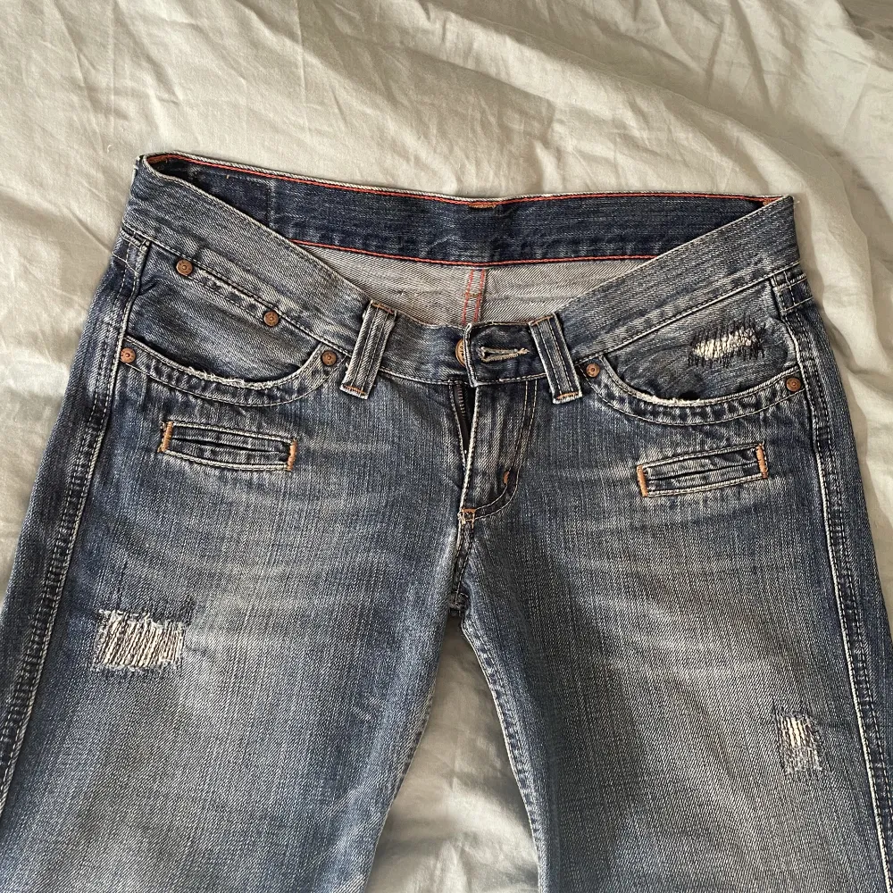 Säljer mina pepe jeans! Jättebra skick. Storlek 29/32. Skriv om du undrar nått💘💘💘. Jeans & Byxor.