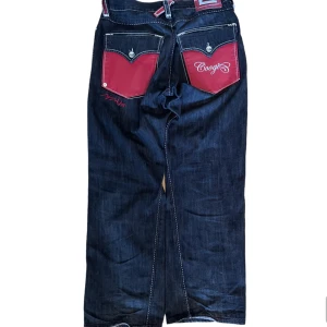 coogi jeans - bra skick ytterst lite slit längst ner 