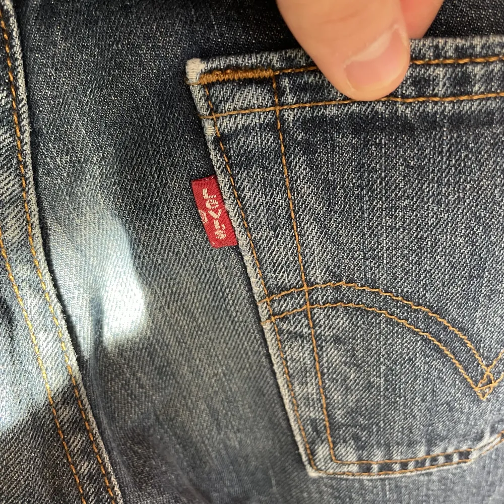 Fina jeans i fint skick  Fler frågor eller vill du ha fler bilder? Hör av dig!. Jeans & Byxor.