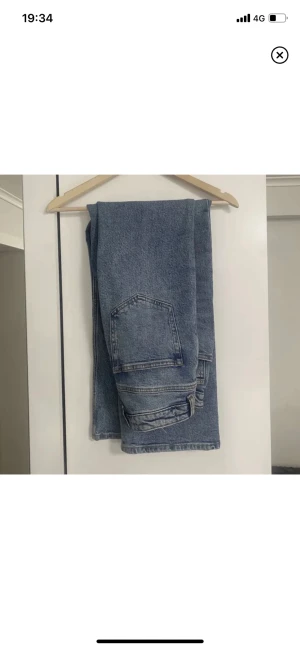Mörkblåa jeans - Säljer dessa mörkblåa jeans från only då de tyvärr inte kommer till användning. Storlek 28 i midja, 32 i längd