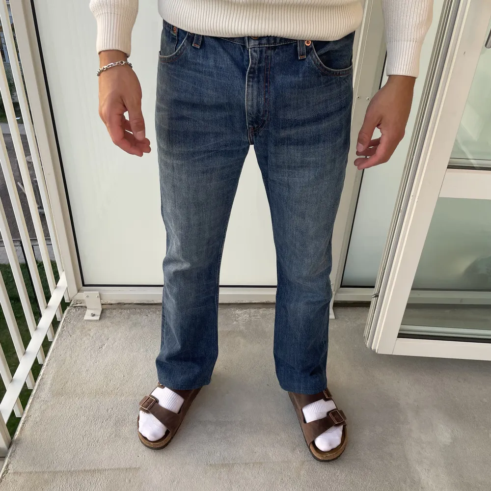 Snygga Levis-jeans i storlek 33x34! ☺️  Just nu bjuder Plick på frakten!. Jeans & Byxor.