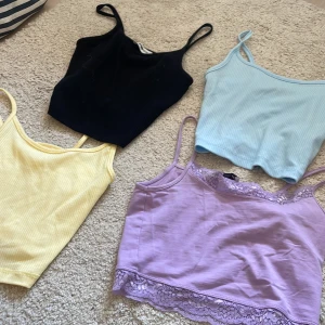 Linnen säljs i styck  - Fyra jätte fina linnen man får såklart köpa alla men kan också bara köpa ett!! Från Newyorker och jätte bra skick! TVÄTTAS SÅKLART INNNA 