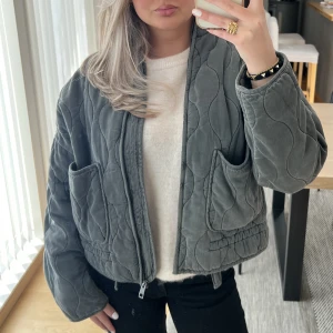 Jacka zara - Så snygg jacka från zara knappt använd🩶🩶