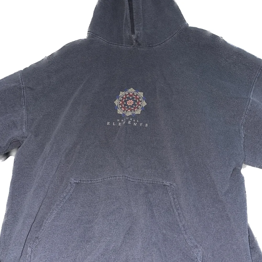 Riktigt trevlig graphic hoodie från Urban Outfitters, är i bra skick. Originalpris: 700 kr . Hoodies.