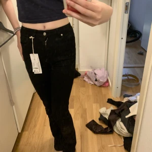 Svarta jeans - Helt nya jeans från Gina tricot, säljer pågrund av att dom va för små för mig