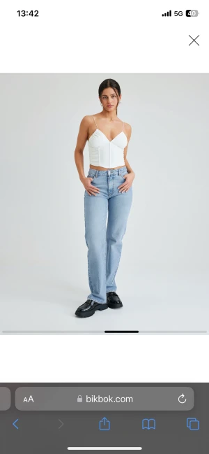 Vitt linne från bikbok! - Vitt super fint linne från bikbok, endast använd en gång! Org pris 229kr säljer för 99