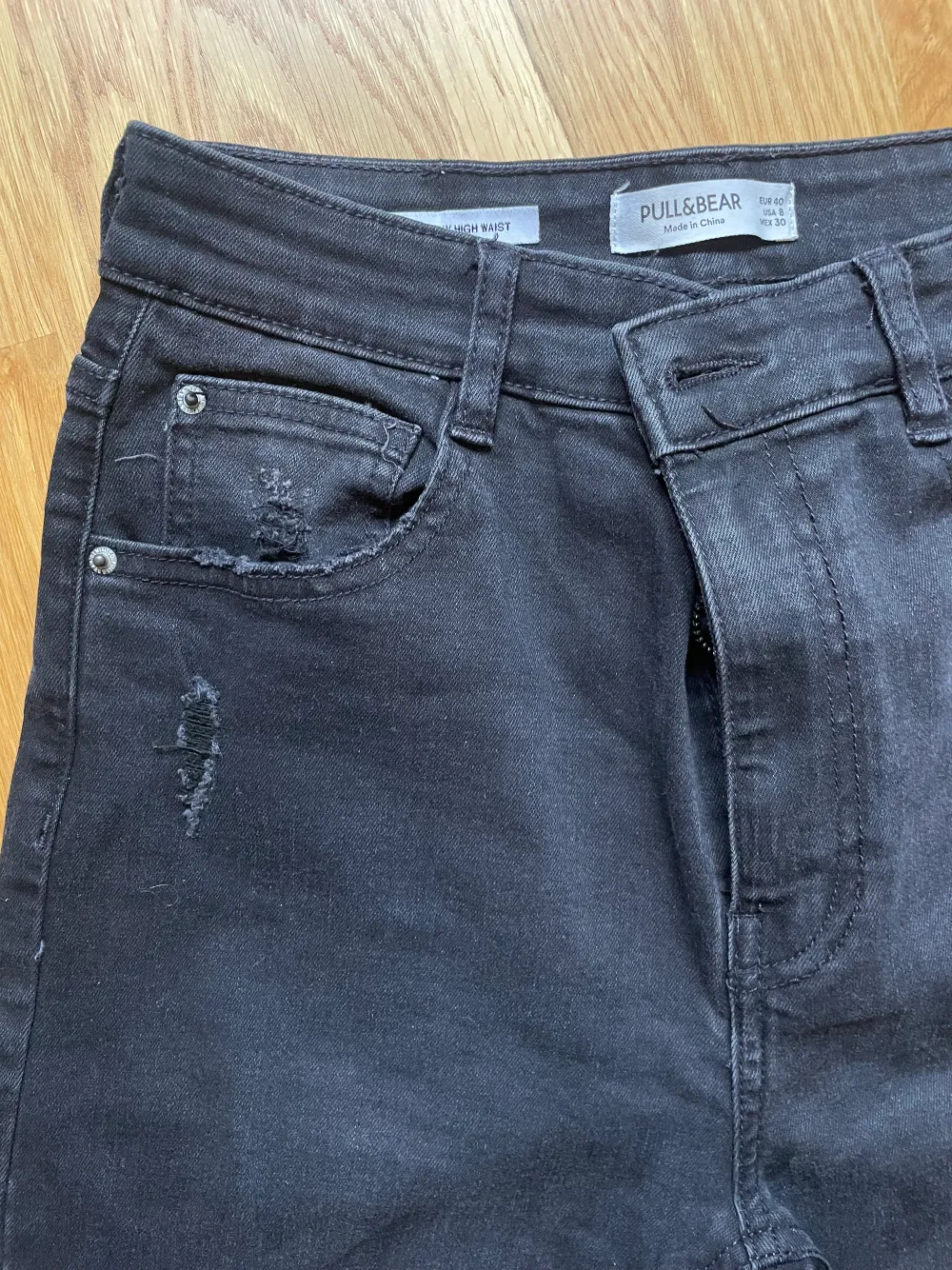 Jeans från pull and bear oanvända. Jeans & Byxor.