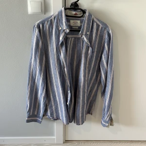 Skjortla strl S - Stor flyttstädning Alla plagg i storlek S-M och passar ca 1.70-185cm samt 70-83kg  Jag kommer inte skicka några fler bilder  Finns i Uppsala