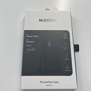NUDIENT skal - Svart nudient skal till iPhone 12 mini, andvänt några gånger men i väldigt bra skick!!!!