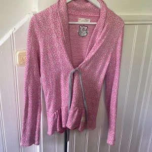 Odd molly kofta - Super fin rosa Odd molly kofta i strl 2 (S-M). Den är i nyskick och säljer för den kommer inte till användning🩷