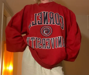 Oversize sweatshirt  - Röd, från beyond retro