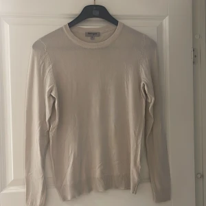 Tröja - Tröja i storlek S, aldrig använd 