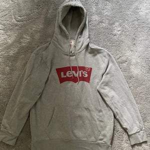 Levis hoodie använd några gånger! Kom gärna med prisförslag 