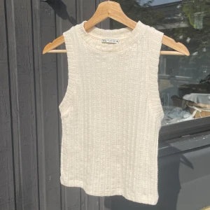 Zara linne - Beige med lite rosa ton (se sista bild )