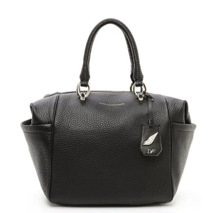 Väska  - Jag säljer denna super fina väskan från DVF (Diane von Furstenberg). Kontakta mig för fler bilder och köparen står för frakten. Pris kan diskuteras :)