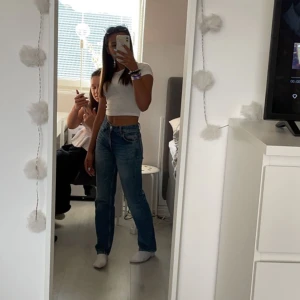 Zara jeans  - Fina blå jeans från zara, använt få gånger💗  Pris kan diskuteras 💕