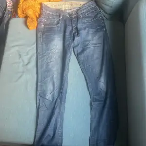 Säljer farsans G-star Raw jeans