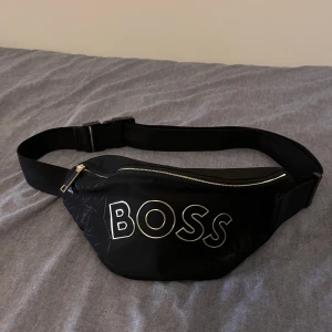 Boss midjeväska  - Helt ny använt 2 gånger 