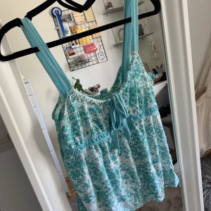 Linne - Topp/Linne från Abercrombie, superfint men tyvärr inte min stil. Köparen står för frakten och pris kan diskuteras vid snabb affär❤️