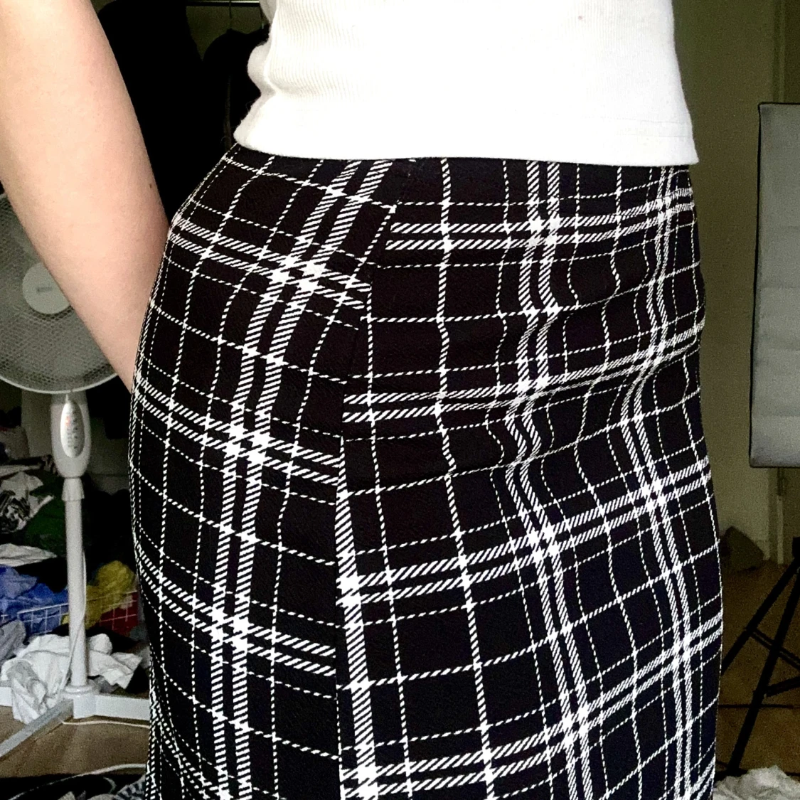 Gullig svart kjol med rutor mönster - 90