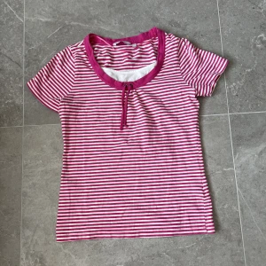 Urgullig randig sommartopp💕 - Jättesöt rosa och vitrandig sommartopp från cappuccini💕