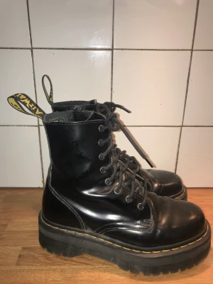 Dr martens - Säljer mina dr martens pga att dom aldrig används 💗fick dom i januari,storlek39 
