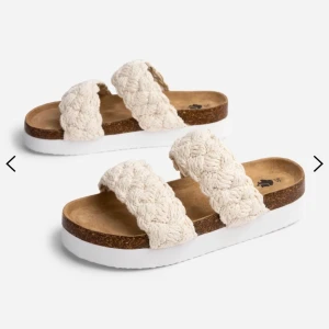 Duffy tofflor  - Duffy likande tofflor köpt på skopunkten för 400kr i Storlek 40 nyskick! Pris 200kr