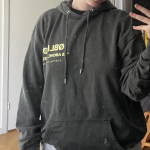 Grå hoodie - Jättefin grå hoodie men kommer tyvärr aldrig till användning.