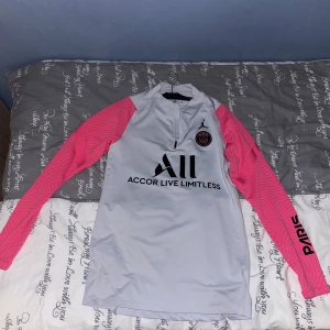 Psg kofta - Storlek m fast passar bra för s Kan frakta också men kunden står för frakten 